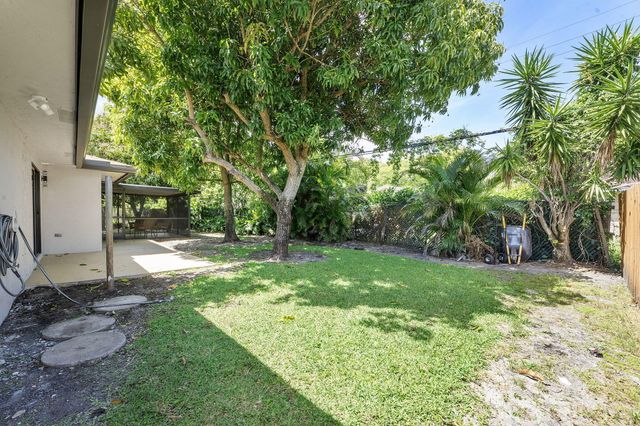 1820 17th Court N, Lake Worth Beach, FL 33460