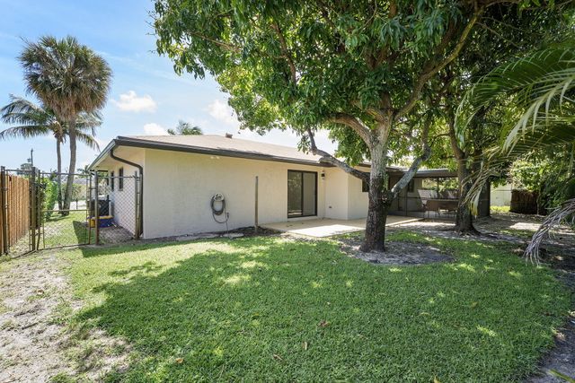 1820 17th Court N, Lake Worth Beach, FL 33460