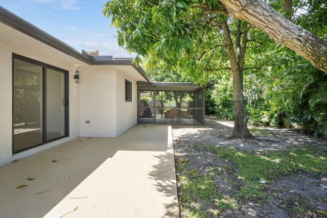 1820 17th Court N, Lake Worth Beach, FL 33460