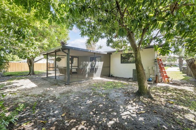 1820 17th Court N, Lake Worth Beach, FL 33460