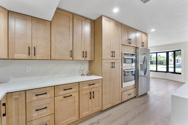 1820 17th Court N, Lake Worth Beach, FL 33460