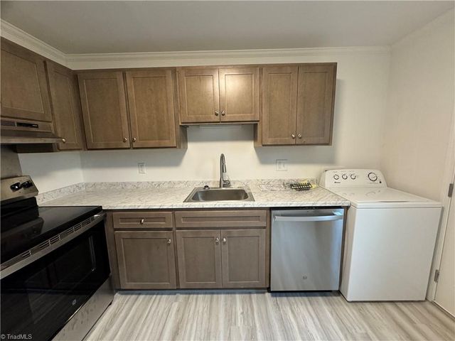 221 Mayberry Avenue, Mount Airy, NC 27030