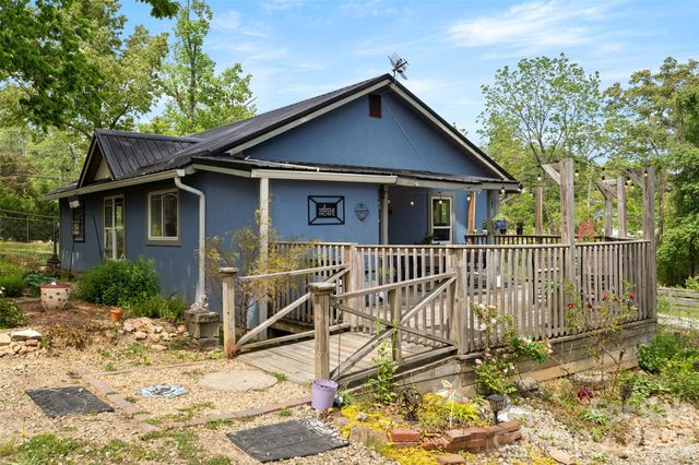 28 Cathys Cove Road, Hendersonville, NC 28792