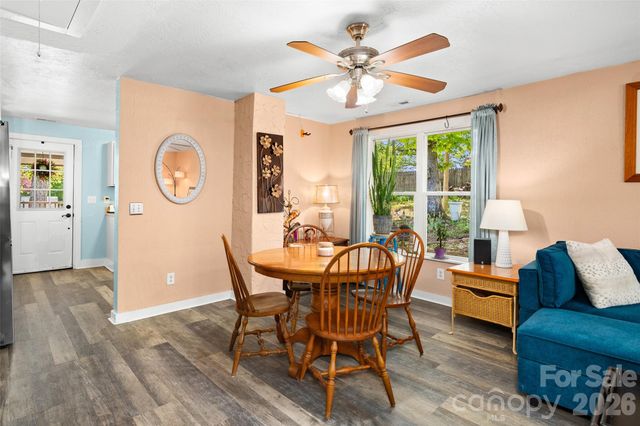 28 Cathys Cove Road, Hendersonville, NC 28792
