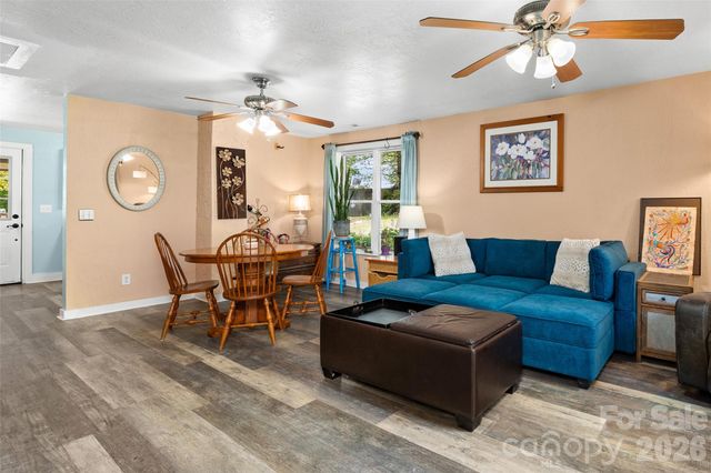 28 Cathys Cove Road, Hendersonville, NC 28792