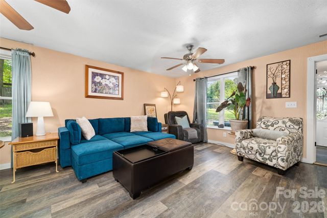 28 Cathys Cove Road, Hendersonville, NC 28792