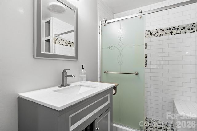 28 Cathys Cove Road, Hendersonville, NC 28792