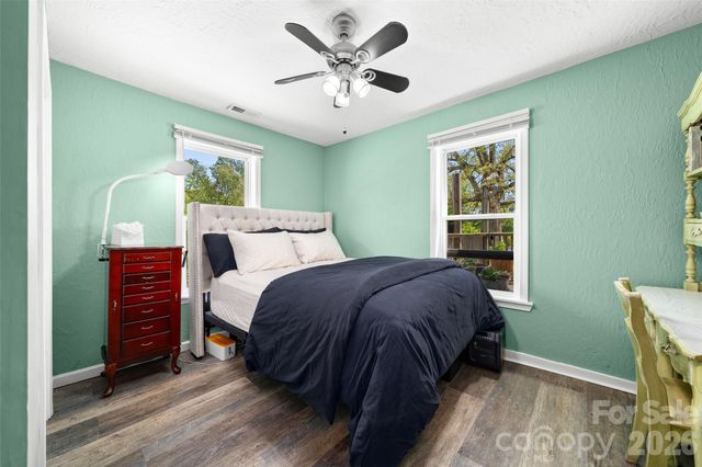 28 Cathys Cove Road, Hendersonville, NC 28792