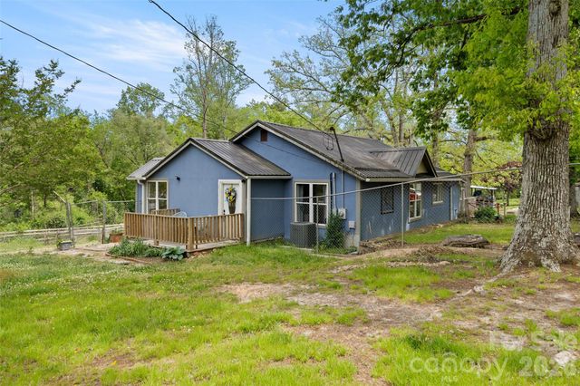 28 Cathys Cove Road, Hendersonville, NC 28792