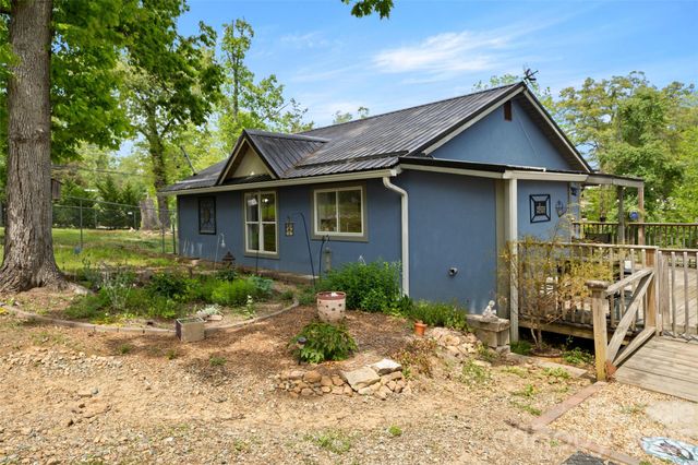 28 Cathys Cove Road, Hendersonville, NC 28792