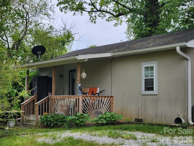 28 Cathys Cove Road, Hendersonville, NC 28792