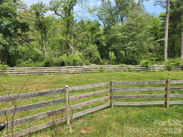 28 Cathys Cove Road, Hendersonville, NC 28792