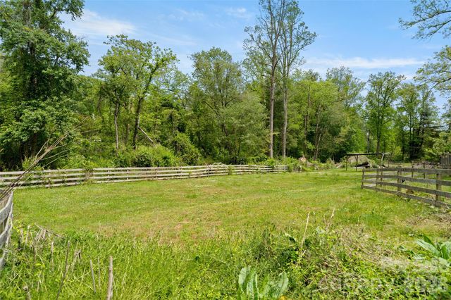 28 Cathys Cove Road, Hendersonville, NC 28792