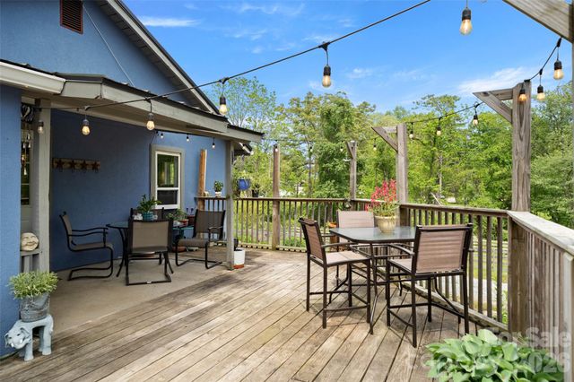 28 Cathys Cove Road, Hendersonville, NC 28792