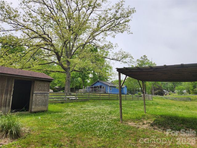 28 Cathys Cove Road, Hendersonville, NC 28792