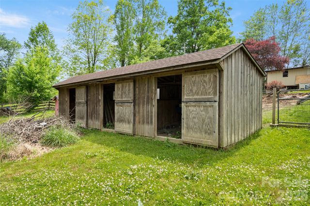 28 Cathys Cove Road, Hendersonville, NC 28792