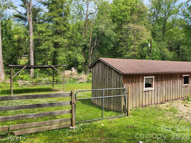 28 Cathys Cove Road, Hendersonville, NC 28792
