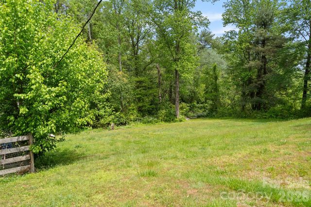 28 Cathys Cove Road, Hendersonville, NC 28792