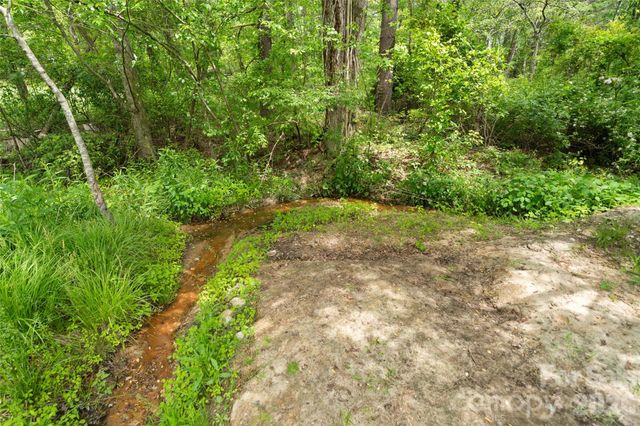 28 Cathys Cove Road, Hendersonville, NC 28792