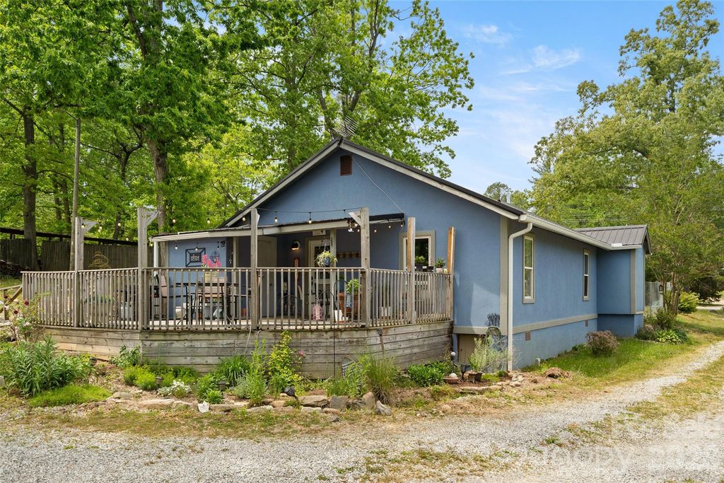 28 Cathys Cove Road, Hendersonville, NC 28792