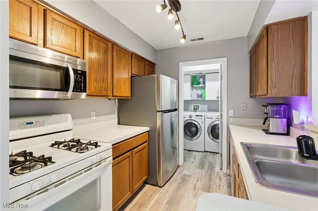 16087 Primrose Circle, Middleburg Heights, OH 44130