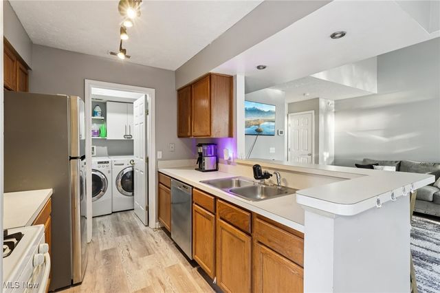 16087 Primrose Circle, Middleburg Heights, OH 44130