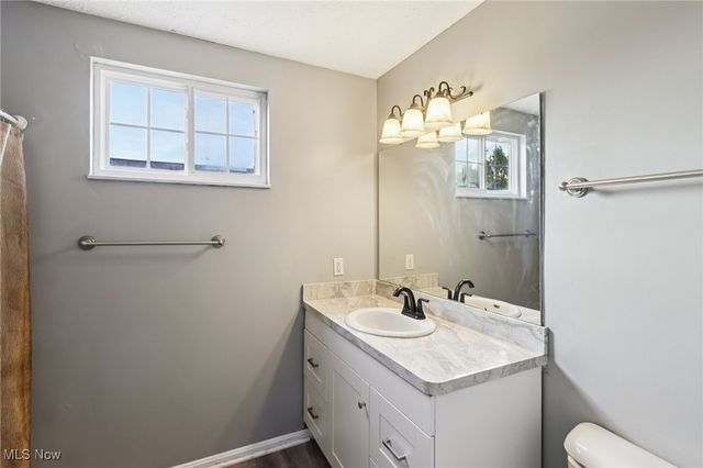 16087 Primrose Circle, Middleburg Heights, OH 44130