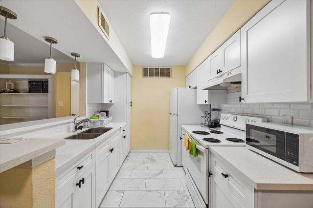 12905 Woodforest Boulevard 201, Houston, TX 77015