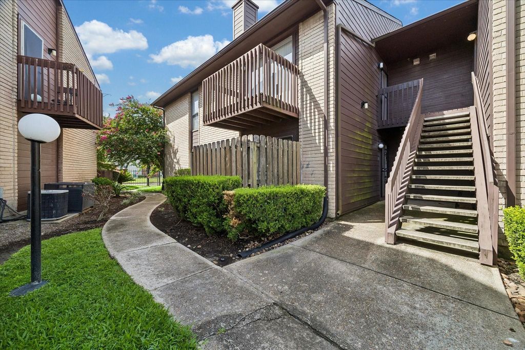 12905 Woodforest Boulevard 201, Houston, TX 77015