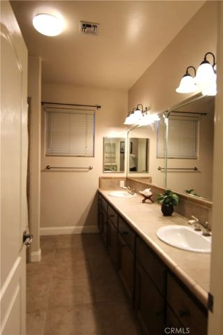 9905 Lightner Way, Bakersfield, CA 93311