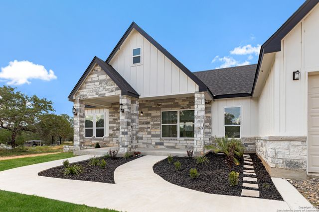 120 County Road 6852, Lytle, TX 78052