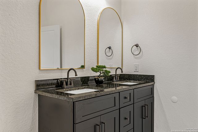 120 County Road 6852, Lytle, TX 78052