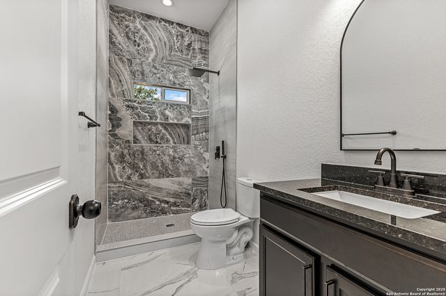 120 County Road 6852, Lytle, TX 78052