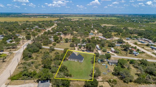 120 County Road 6852, Lytle, TX 78052