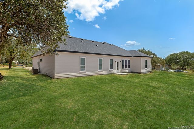 120 County Road 6852, Lytle, TX 78052