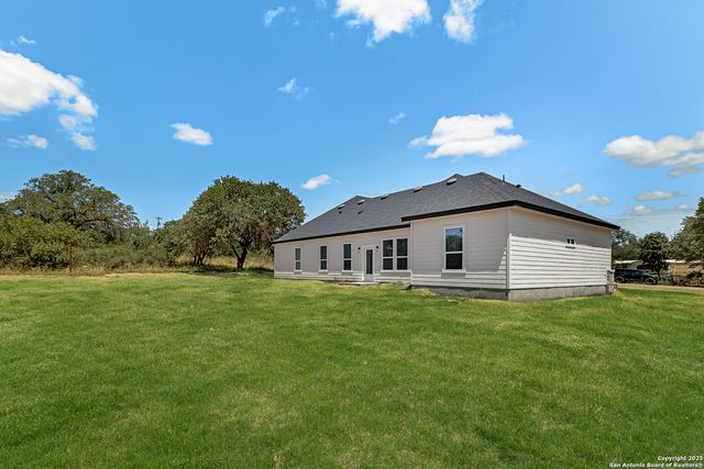 120 County Road 6852, Lytle, TX 78052