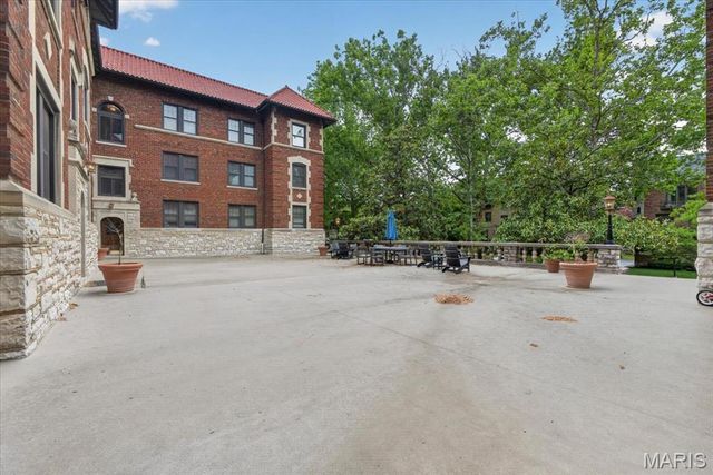 7525 Buckingham Drive 1N, St Louis, MO 63105