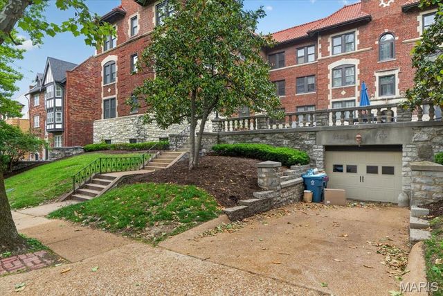 7525 Buckingham Drive 1N, St Louis, MO 63105
