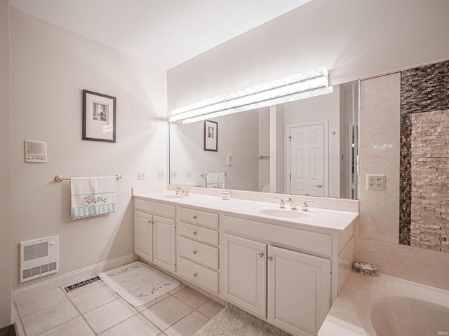 201 N Faith Way, Evansville, IN 47712