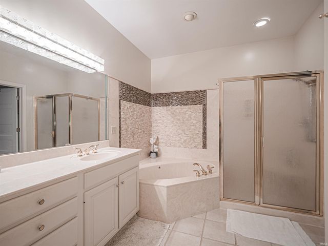 201 N Faith Way, Evansville, IN 47712