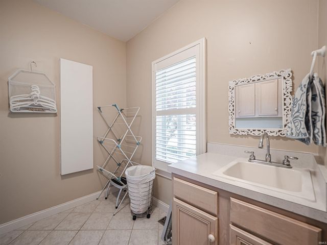 201 N Faith Way, Evansville, IN 47712