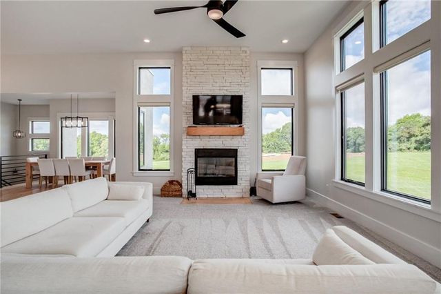 6320 NE 164th Street, Smithville, MO 64089