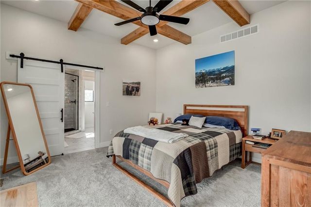 6320 NE 164th Street, Smithville, MO 64089