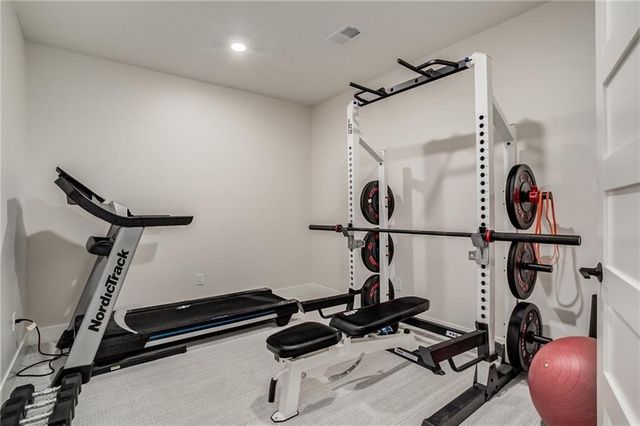 6320 NE 164th Street, Smithville, MO 64089