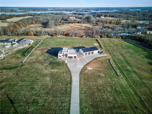 6320 NE 164th Street, Smithville, MO 64089