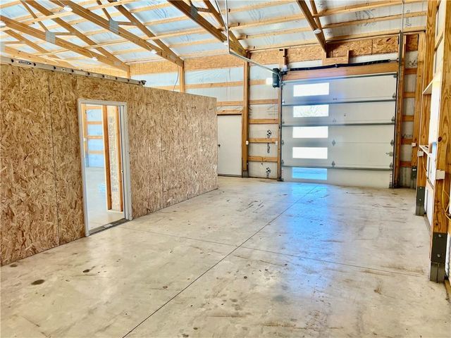 6320 NE 164th Street, Smithville, MO 64089