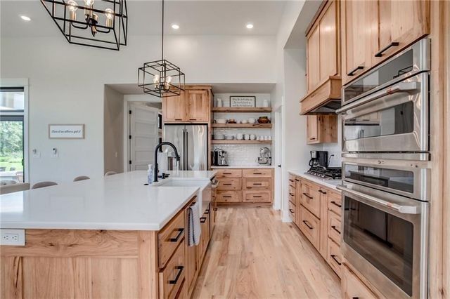 6320 NE 164th Street, Smithville, MO 64089