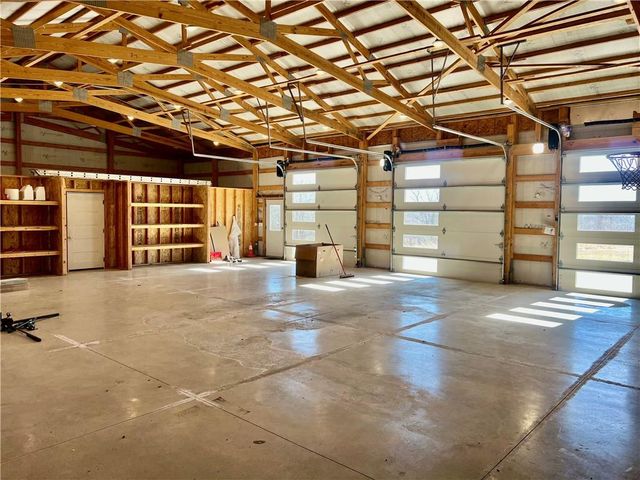 6320 NE 164th Street, Smithville, MO 64089