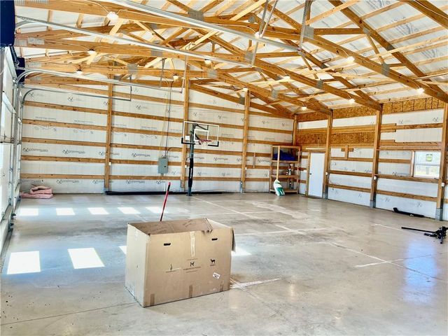 6320 NE 164th Street, Smithville, MO 64089