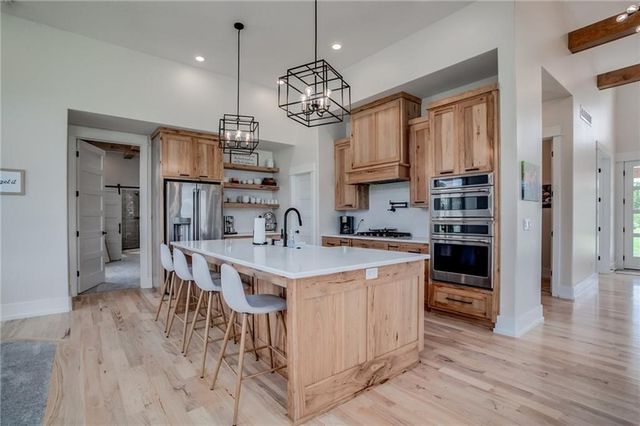 6320 NE 164th Street, Smithville, MO 64089